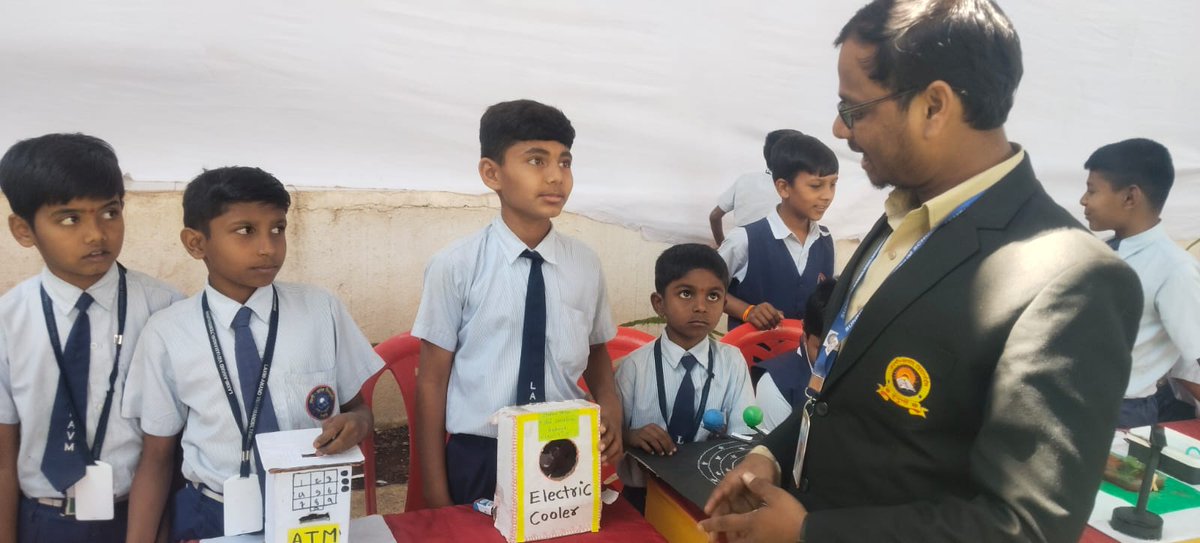 AVRepalOfficial's tweet photo. Today, Laxmi-Anand Vidya Mandir Tembhurni organized a #science_exhibition on the occasion of #NationalScienceDay2026 to give scope to the creativity of the students and to awaken the scientific attitude among the students. On this occasion, the students were encouraged. https://t.co/VrpShjb4uf
