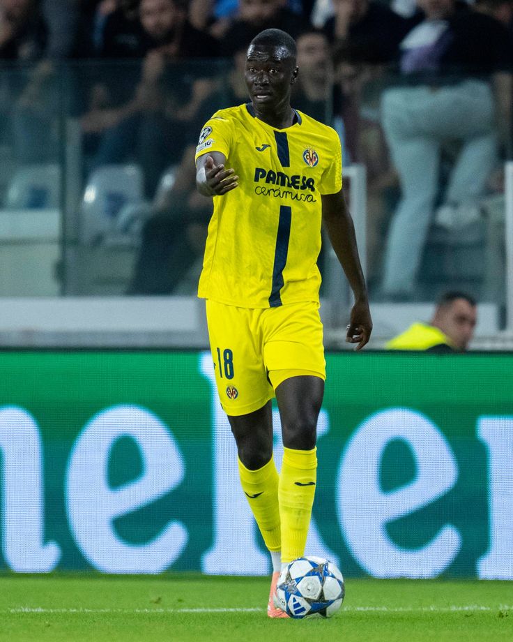 blc2tous's tweet photo. Ce mec il est trop fort pour être à villareal 🔥🤷🏾‍♂️ https://t.co/r6LwWFjyMl
