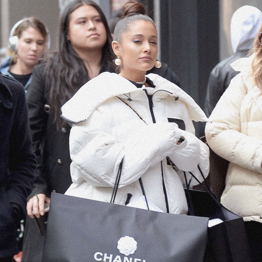 truestagb's tweet photo. chanel girl https://t.co/ObKDrsJ1bj