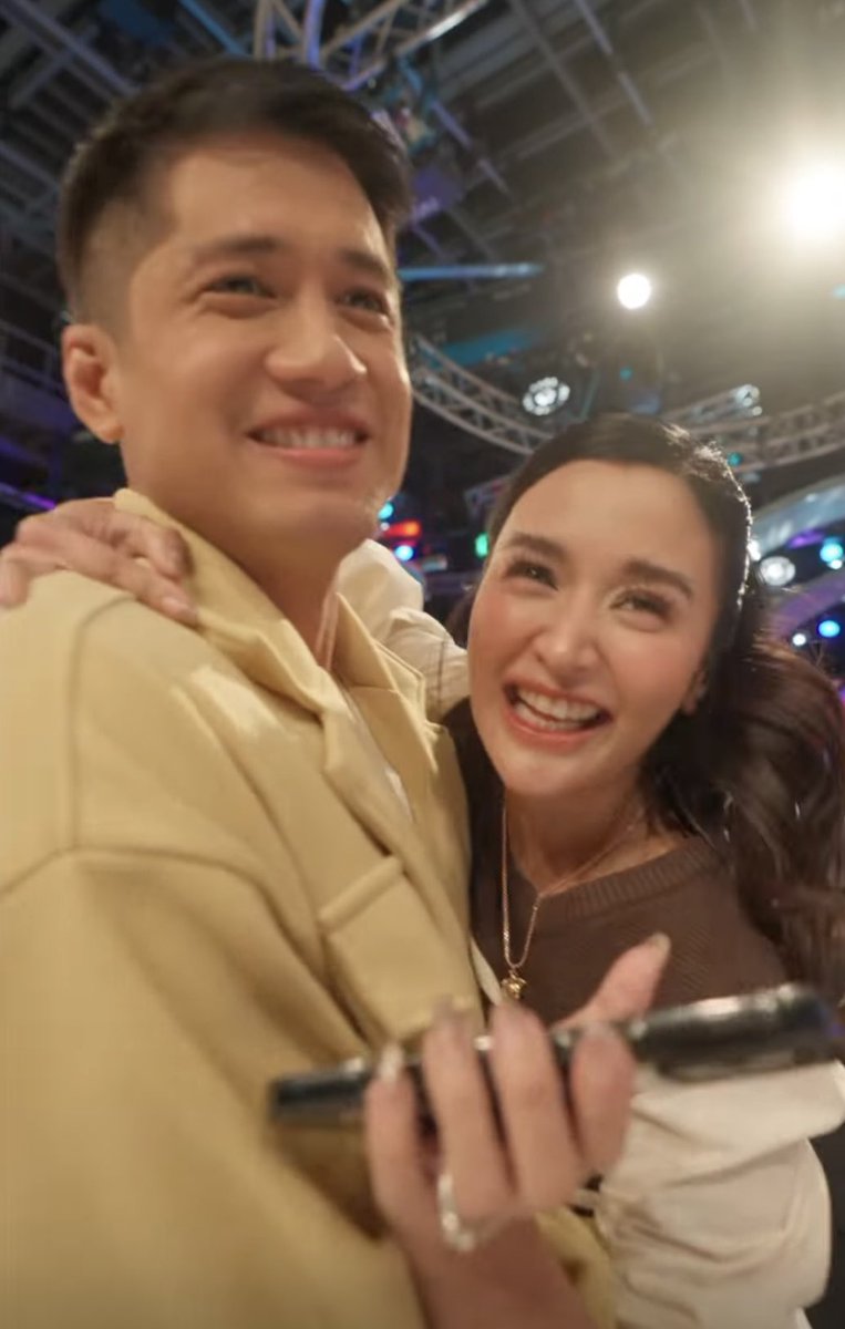 ALKRISiansRule's tweet photo. From Kris Bernal's recently uploaded mini vlog on her Facebook page.

ALKRISians pa rin hanggng sa ngayon. ❤️❤️❤️ https://t.co/sWa1xwzD2E