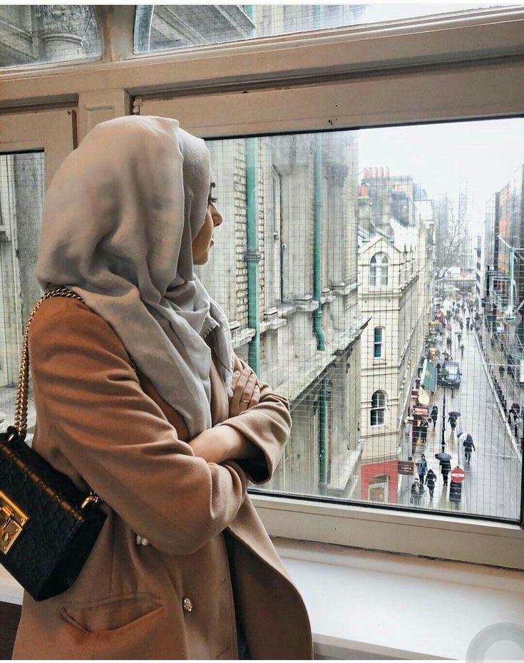 Öyle ayaklarını uzatıp dinlenince geçen türden bir yorgunluk değil bizimkisi.. Halden, sükûttan anlamayan insanların arasında, bir vurdumduymazlık rüzgarına tutulduk.. Yorulduk, kırıldık.. 
| Güven Taşdemir