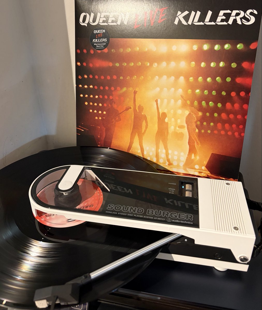 Tyzerdavies's tweet photo. Now listening to @QueenWillRock #livekillers #soundburger @OIQFC https://t.co/1iUV6tRyVn