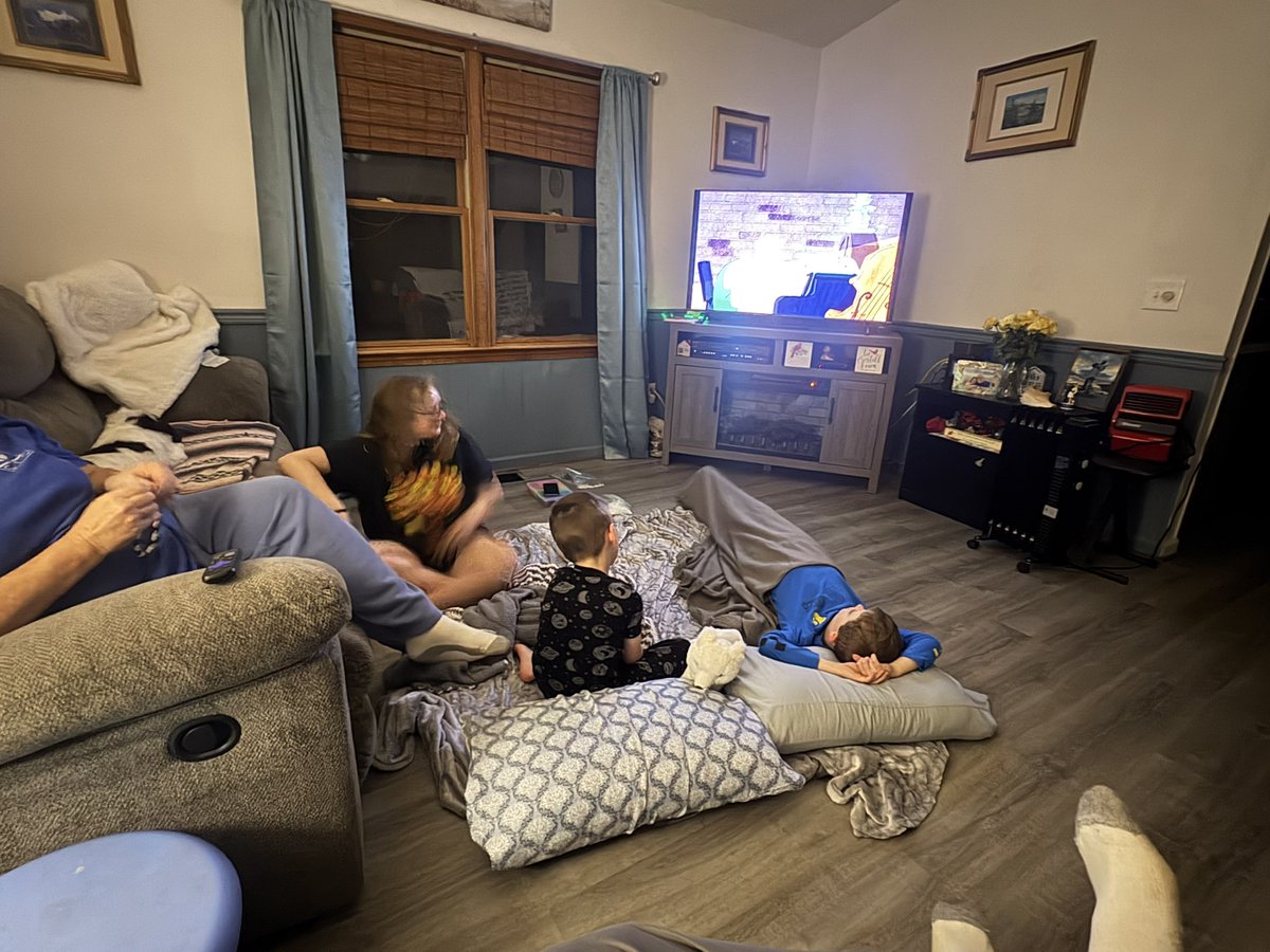 DanScottShow's tweet image. Sleepover at Mimi and Buba's. No adults were harmed during the execution of this event (it's a miracle). #grandkids #sleepover #familytime