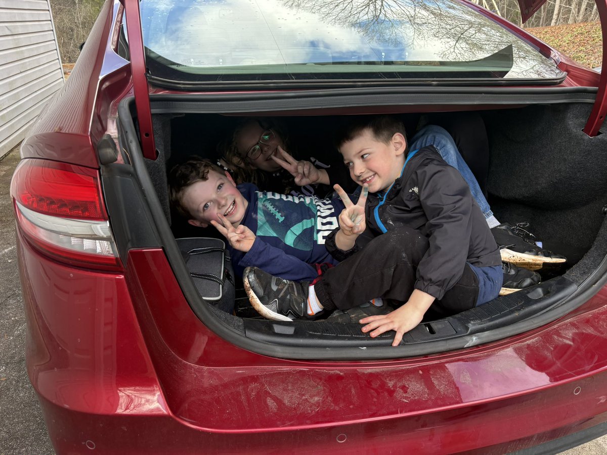 DanScottShow's tweet image. Sleepover at Mimi and Buba's. No adults were harmed during the execution of this event (it's a miracle). #grandkids #sleepover #familytime