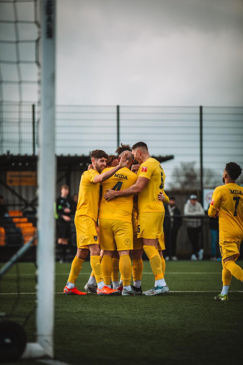 HarbTownFC's tweet photo. GOAL — HARBOROUGH TOWN 🐝 

🟡 2 - 0 🔴 

⏱️ 43’ | Another corner – and who else but @brady9hickey? 😉 

📸 | @R__BMedia 

#HARBAR | #UpTheBees | #Harborough
@hfmnews | @HarbTownFC_ES | @HarbMail https://t.co/l1dnNkh4dk