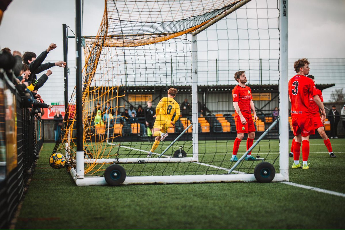 HarbTownFC's tweet photo. GOAL — HARBOROUGH TOWN 🐝 

🟡 2 - 0 🔴 

⏱️ 43’ | Another corner – and who else but @brady9hickey? 😉 

📸 | @R__BMedia 

#HARBAR | #UpTheBees | #Harborough
@hfmnews | @HarbTownFC_ES | @HarbMail https://t.co/l1dnNkh4dk
