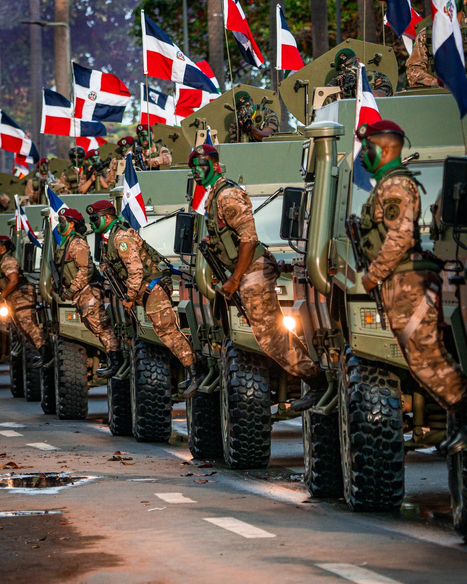 #HechosNews #VIDEO Mujeres agarran partes íntimas de militares durante demostración en desfile por el Día de la Independencia dominicana.

Leer más 👇
hechosnews.com/video-mujeres-…

CC. <a href="/luisabinader/">Luis Abinader</a>  <a href="/PresidenciaRD/">Presidencia de la República Dominicana</a>  <a href="/FFAA_RD/">FuerzasArmadasRD</a>  <a href="/PoliciaRD/">Policía Nacional República Dominicana</a> <a href="/RaquelPenaVice/">Raquel Peña</a> <a href="/raquelarbaje/">Raquel Arbaje</a> <a href="/MMujerRD/">Ministerio de la Mujer República Dominicana</a>
