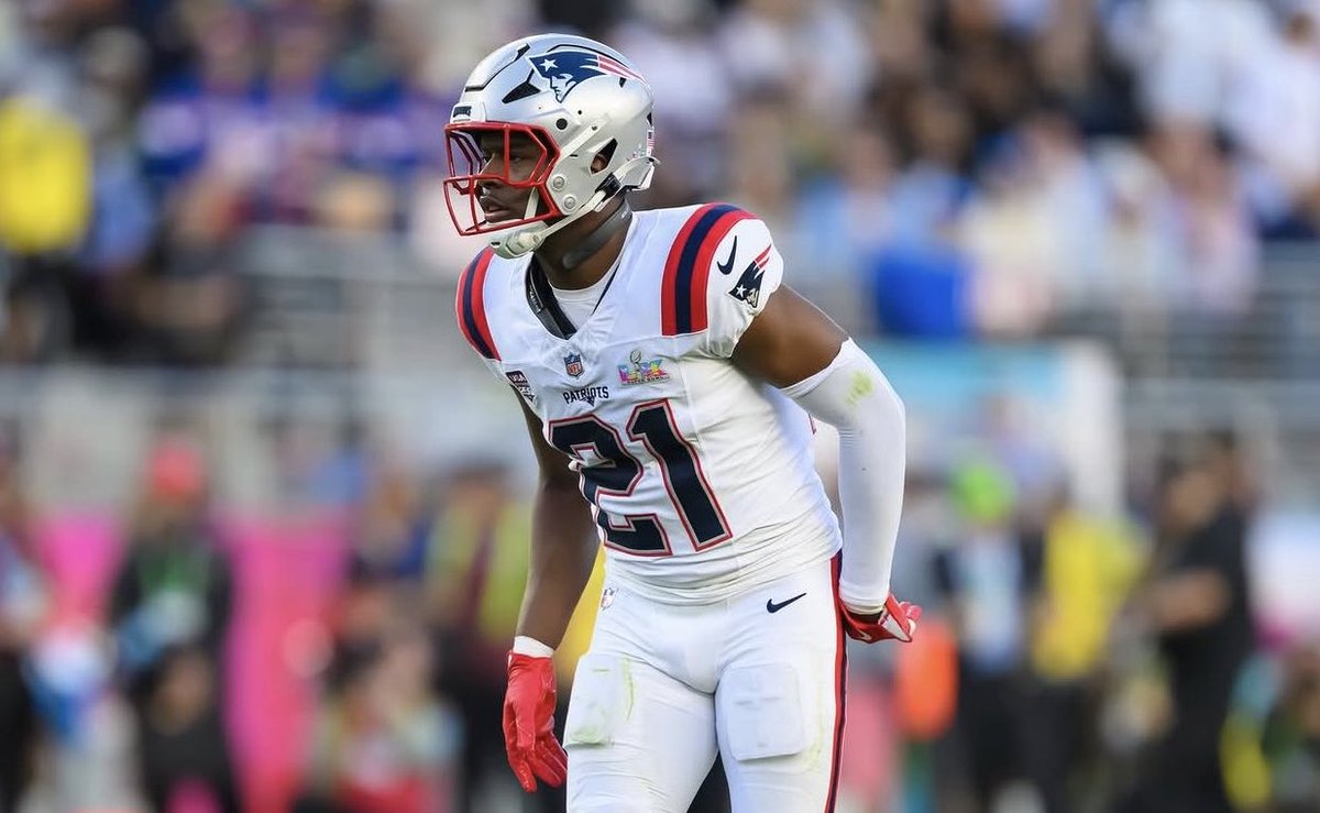 LosTalksPats's tweet image. The latest on the #Patriots’ key free agents, per @bostonherald:

🔹 K’Lavon Chaisson
Chaisson is projected to command $10–12M per year (or more) — New England views him in the same tier as free agents Boye Mafe and Joseph Ossai.

🔹 Jaylinn Hawkins
Hawkins’ market has been