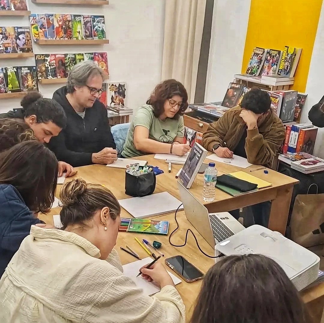 BlancoHuesoEd's tweet photo. Últimamente no sabemos muy bien qué venir a contar por aquí, pero hoy nos apetecía contaros que esta mañana hicimos un taller de cómic autobiográfico con @__Tatee en la librería Los 3 hermanos de Moriarty y que ya estamos pensando en repetirlo. https://t.co/EeeoN0H1ez
