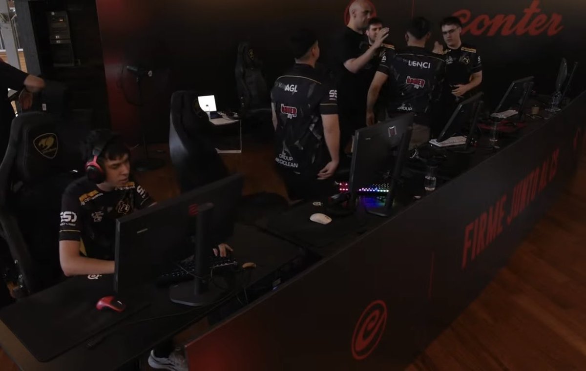 cougargaminglt's tweet photo. #FiReCONTER | GRUPO B

@procyonteam clasifica a los playoffs luego de ganar su duelo frente a #Despedidos por 2-0

EN VIVO:
📺 https://t.co/zVL0kxRnRo
📍BIG – Barracas

#FiReCONTERSeason2 #COUGARxFiRe https://t.co/G7bDFY6aHs