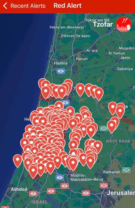 MarioNawfal's tweet photo. 🚨🇮🇱🇮🇷 Air raid sirens are heard throughout central Israel as Iranian ballistic missiles are launched.

Source: Israel War Room https://t.co/fZhS9fTblf