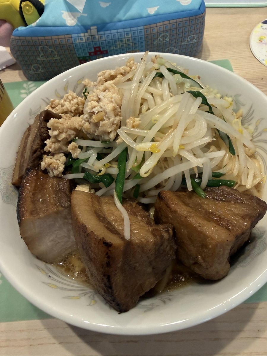 wapupaman's tweet photo. 最近スーパー、コンビニで見つけるたびに麺とスープを試してる。
昔は部屋とか家をやべえ匂いにしないと作れなかった家二郎インスパイアが作れるいい時代。 https://t.co/PqU7bFjOnD