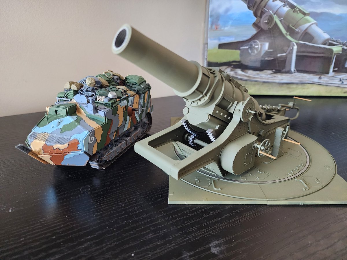 forteca1969's tweet photo. Austro -Węgierska haubica 42 cm. M.1917 w1/35 skończona, można zająć się tematem #prostozkanalu Model prosto z pudła, 3 blaszki na krzyż [i wystarczy], ładnie się lepi bez problemów. Czekam na wózek amunicyjny i pocisk od RPM. Czołg Schneider CA1 dla skali.
#ttmodelarze
#pzp https://t.co/BWny4kIu8J