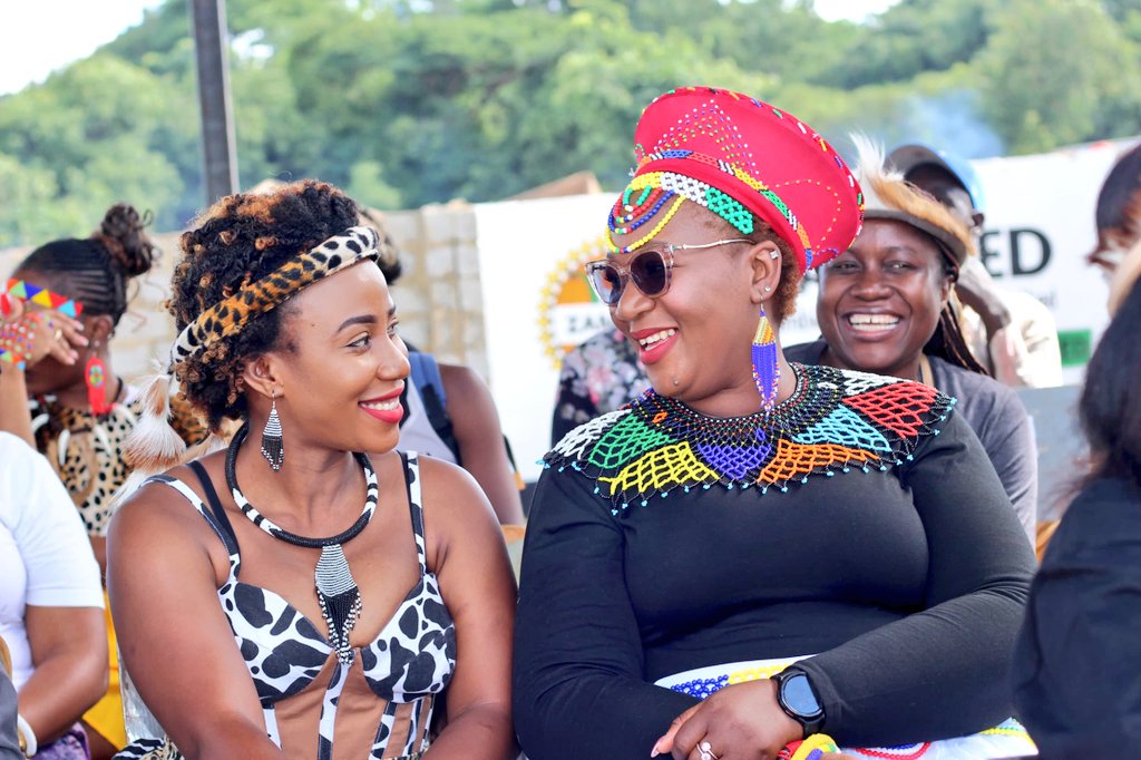 Ngoza 💋 tweet media