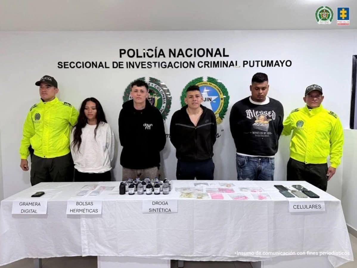ch_piedrahita's tweet photo. MANO DURA CONTRA LOS JÍBAROS 👊🏻

Cuatro personas fueron capturadas en el barrio El Progreso, señaladas de almacenar y comercializar drogas sintéticas en Mocoa.

Así combatimos la drogadicción, y no vamos a permitir que sigan acabando con nuestra Mocoa Bonita 💚✊🏻🧡 #CeroDrogas https://t.co/BHIjePUGqT