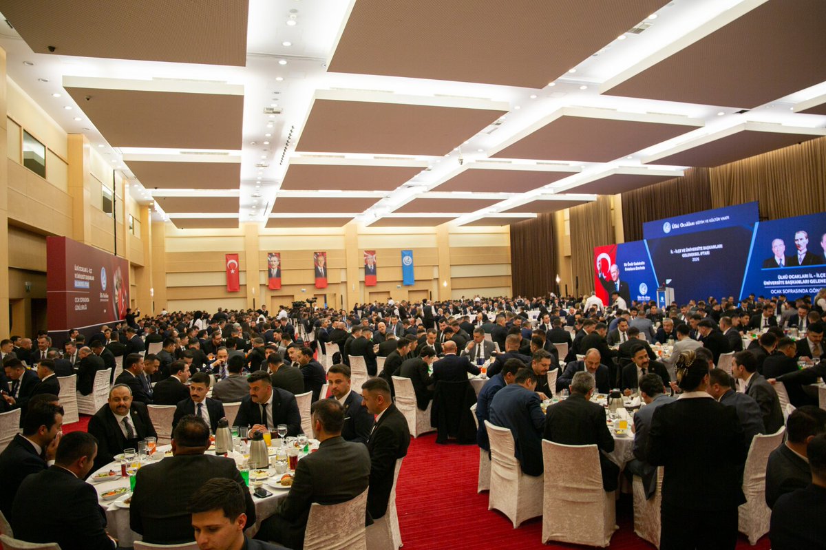 Liderimiz Sayın Devlet Bahçeli’nin himayelerinde; Ülkü Ocakları il ve ilçe başkanlarımız, üniversite teşkilatlarımız ve Genel Merkez yöneticilerimizle birlikte iftarımızı gerçekleştirdik.

Rabbim tuttuğumuz oruçları kabul eylesin, birliğimizi ve dirliğimizi daim kılsın. 🇹🇷