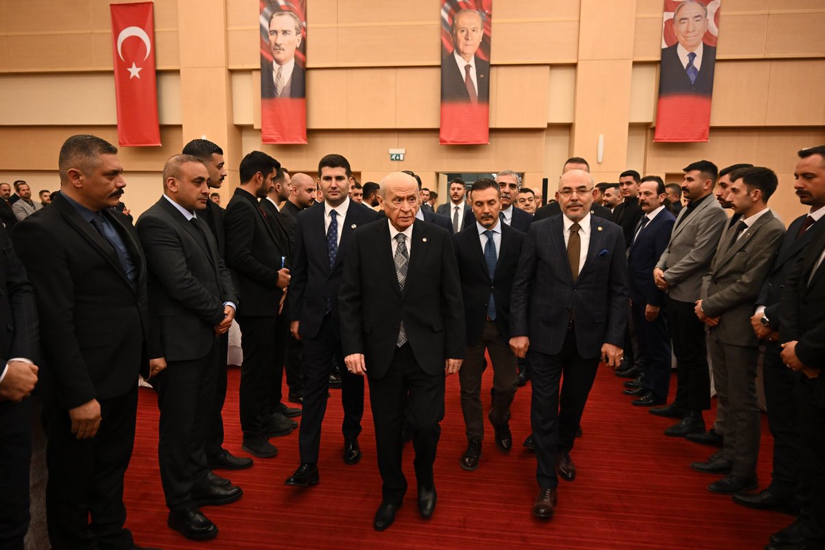 ayyildirim1's tweet photo. Liderimiz Sayın Devlet Bahçeli’nin himayelerinde; Ülkü Ocakları il ve ilçe başkanlarımız, üniversite teşkilatlarımız ve Genel Merkez yöneticilerimizle birlikte iftarımızı gerçekleştirdik.

Rabbim tuttuğumuz oruçları kabul eylesin, birliğimizi ve dirliğimizi daim kılsın. 🇹🇷 https://t.co/8e0svgULpk