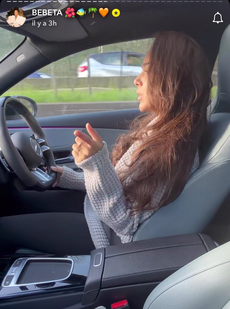 chelby2021's tweet image. Quelqu’un peut m’expliquer pourquoi Bebeta elle fait des heures de conduite mais elle repars en conduisant sa voiture? #bebeta #ovsie