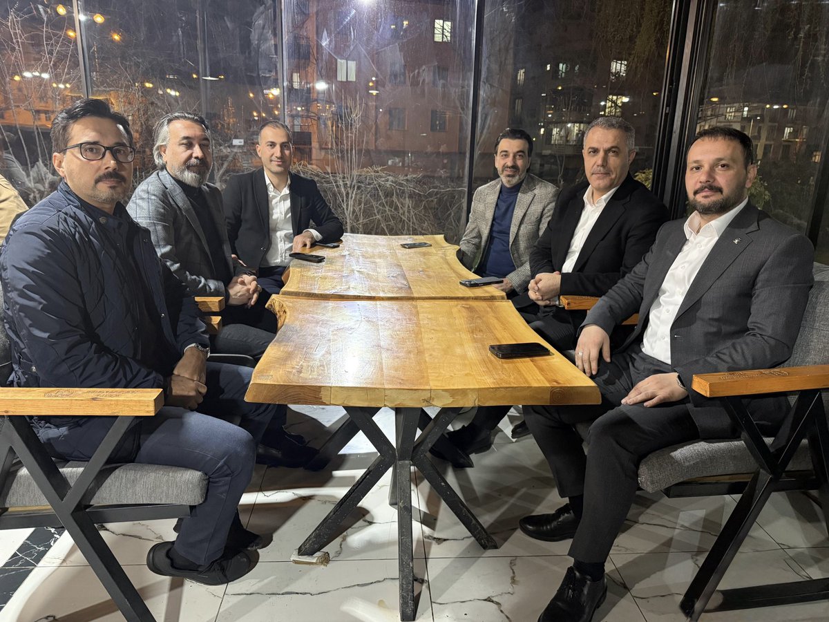 📍Batman

İl Başkanımız Hüseyin Şansi ve Teşkilat Başkanımız Muhammet Şirinoğlu ile birlikte, önceki dönem Merkez İlçe Başkanlarımız Yusuf Bülbül, Kenan Özoğul ve Ali Ural ile iftar sofrasında bir araya geldik.

Samimi bir atmosferde gerçekleşen bu buluşmada, bilgi ve tecrübe