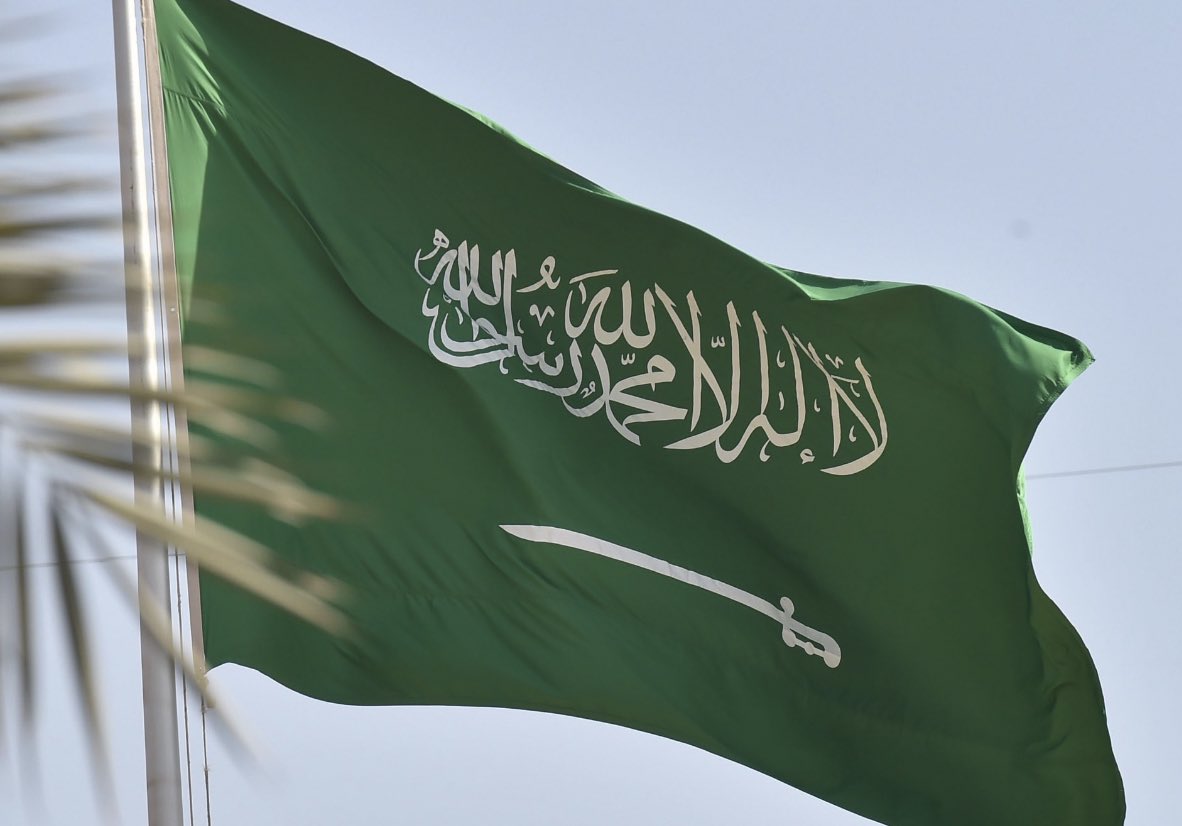 حفظ الله السعوديه وشعبها العظيم 

بلادنا آمنه 🇸🇦⚔️

اللي ارسلته ايران مانعده الا مثل العاب العيد..

 #اللهم_احفظ_السعوديه