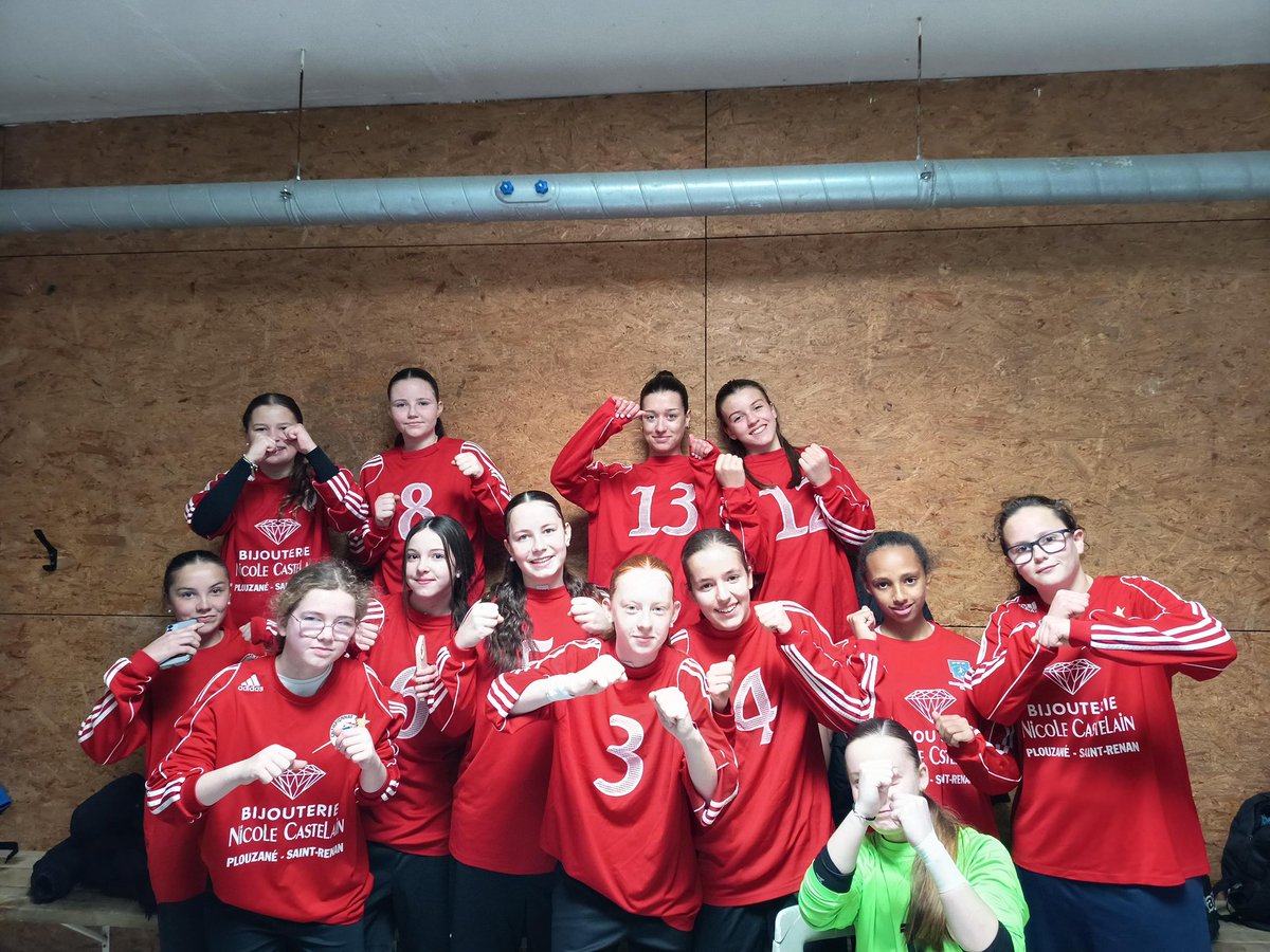VICTOIRE 3-1 des U15 Filles à Guipavas, synonyme de montée en D1 ! 😀

Bravo les filles 🤩