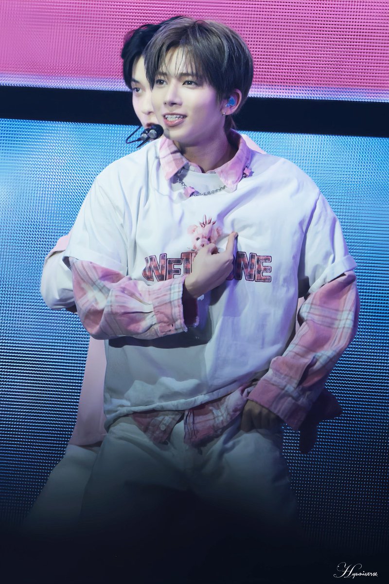 Hyuniverse tweet media