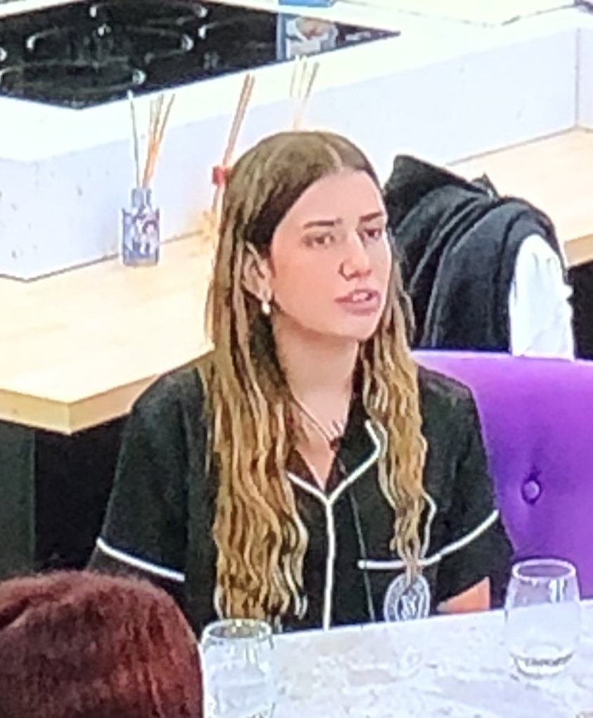 Yo salgo y borro twitter , no quiero ver todo lo que hablan de mi”

JAJAJAJA NO SABEMOS NI CÓMO TE LLAMAS 

 #GranHermano