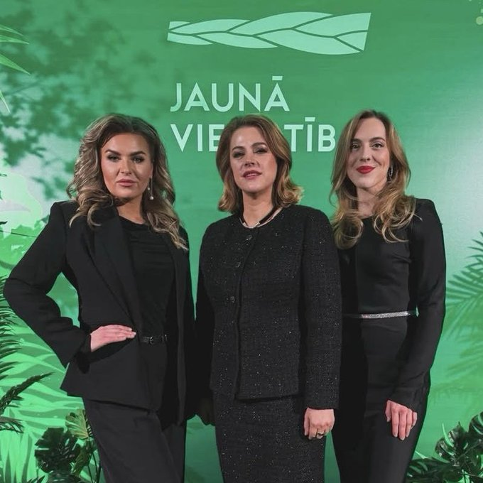 Šlesera sievas draudzene, 
Šlesera dēla draudzene, 
Šlesera partijas biedra meita
🤣🤣🤣🤣🤣🤣
Jaunā Vienotība - 3Š