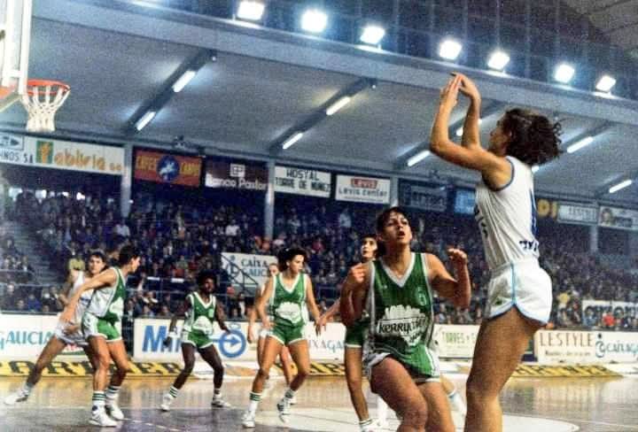 Hoy <a href="/cbislascanarias/">CBIC SPAR Gran Canaria</a> decano del baloncesto femenino español juega contra <a href="/EnsinoLugoCB/">Ensino Lugo</a> Como hace 39 años, un Pabellón Municipal Lucense a rebosar en partido de #LigaFemenina del desaparecido #XUNCAS ante las canarias de #KERRYGOLD Ana Heredero, Oranda Rguez, Blanca Ares... 📸 NB