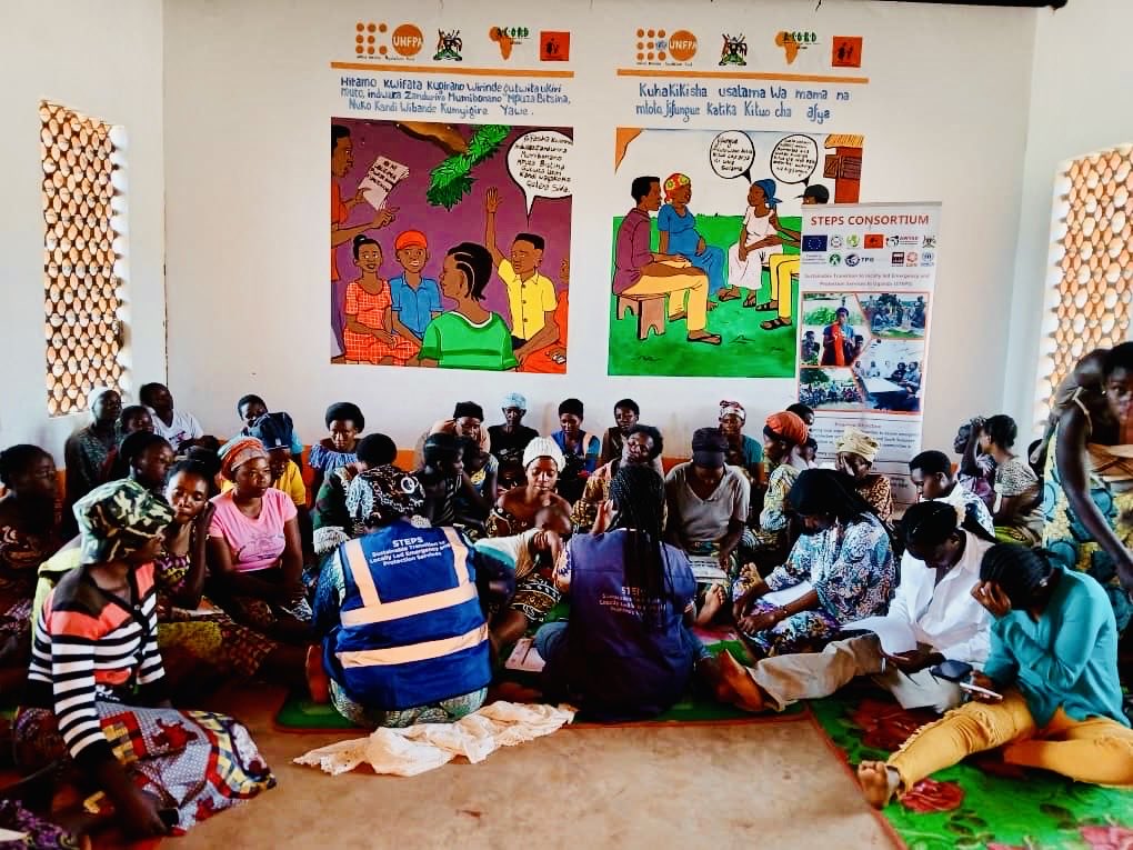 AWYAD_UG's tweet photo. Happening Now!

Ongoing community sessions in Kankingi E are providing holistic, integrated services right at the grassroots level, facilitated by the collaborative efforts and funding from ECHO and CARE. #EmpoweringWomen #IntegratedApproach https://t.co/9HzWpzFn6j