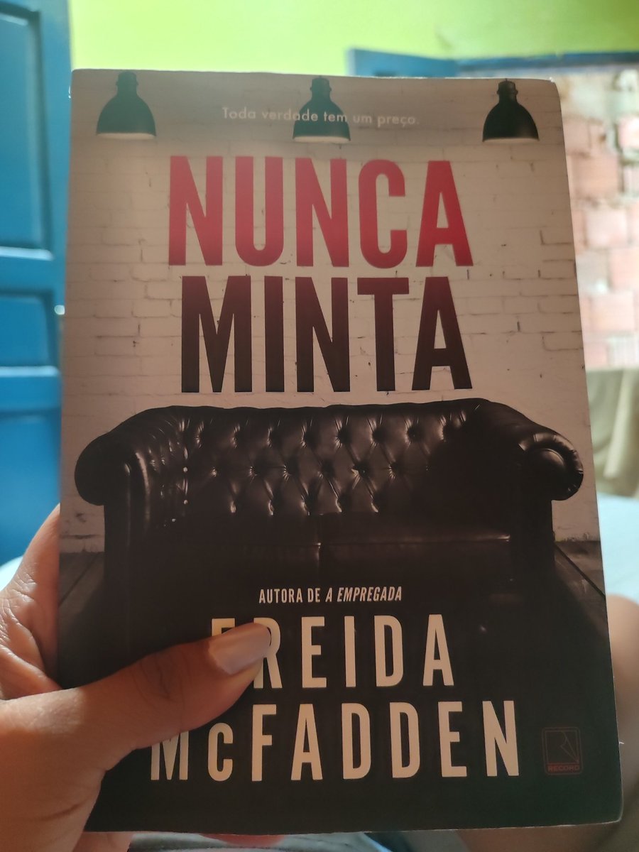 PrintfSalut's tweet photo. Livro 4 de 2026: 4,5 ⭐

A Freida sempre entrega suspenses de prender a atenção e te fazer duvidar de tudo e de todos. Só que as vezes os plots são um pouco excessivos. https://t.co/NWfvGWoLtV