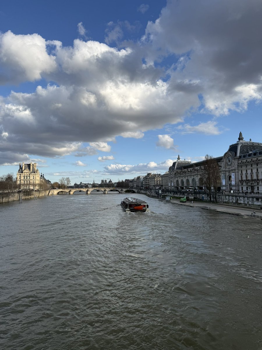 Enjoying some free time in Paris today ! 🇫🇷
Might get back to building tonight though