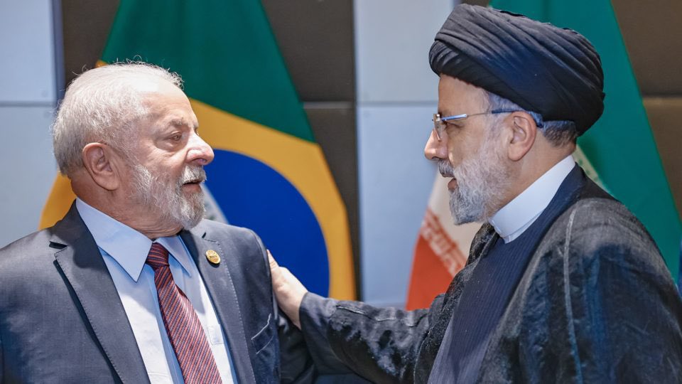 Lula defende o Irã
Lula defende o Hamas
Lula defende a China

Aparentemente, a única coisa que Lula não defende é o povo brasileiro.

Os idosos saqueados pelo INSS e as vítimas das chuvas de Minas Gerais seguem sofrendo. Fora Lula!