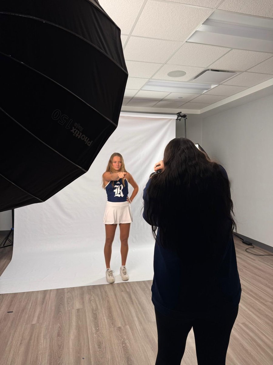 Parsa Bombs 💣 tweet media