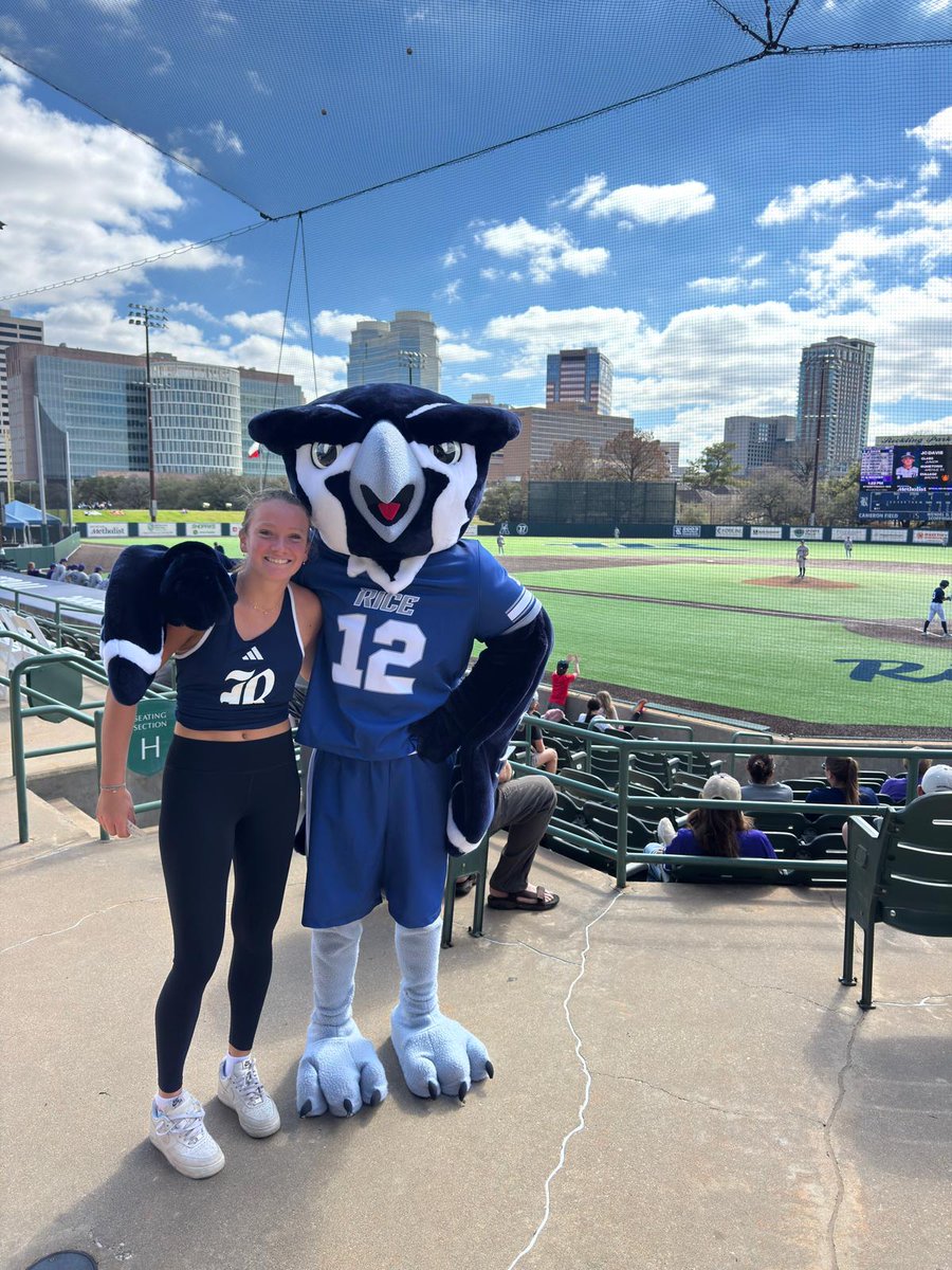 Parsa Bombs 💣 tweet media