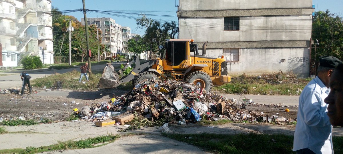Se continúa con las labores de higienización en el municipio desde el consejo Mantilla y víbora park
#LaHabanaDeTodos