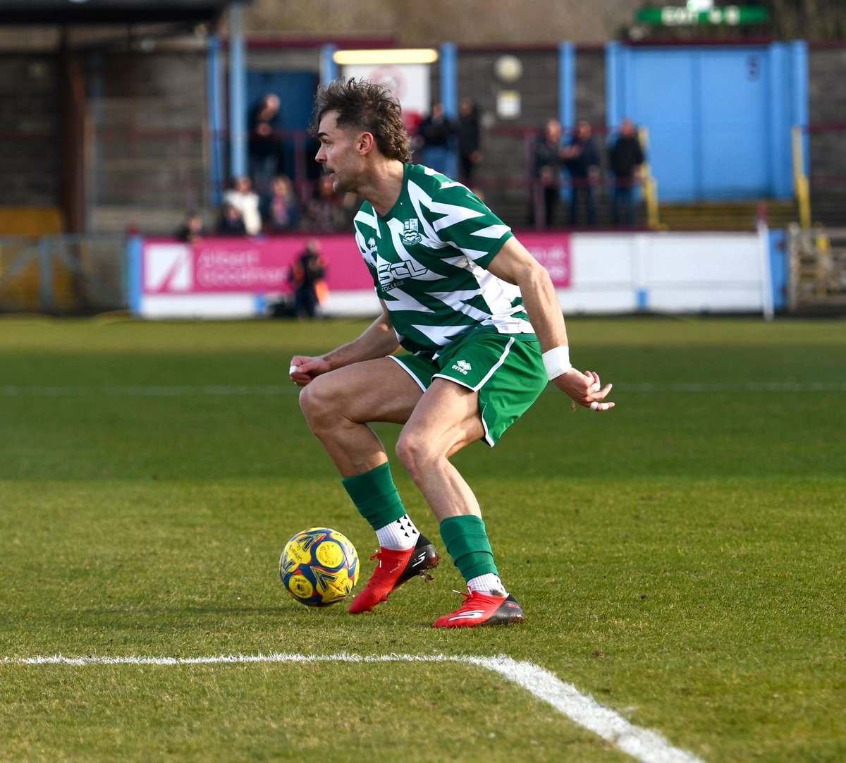 Farnham Town FC tweet media