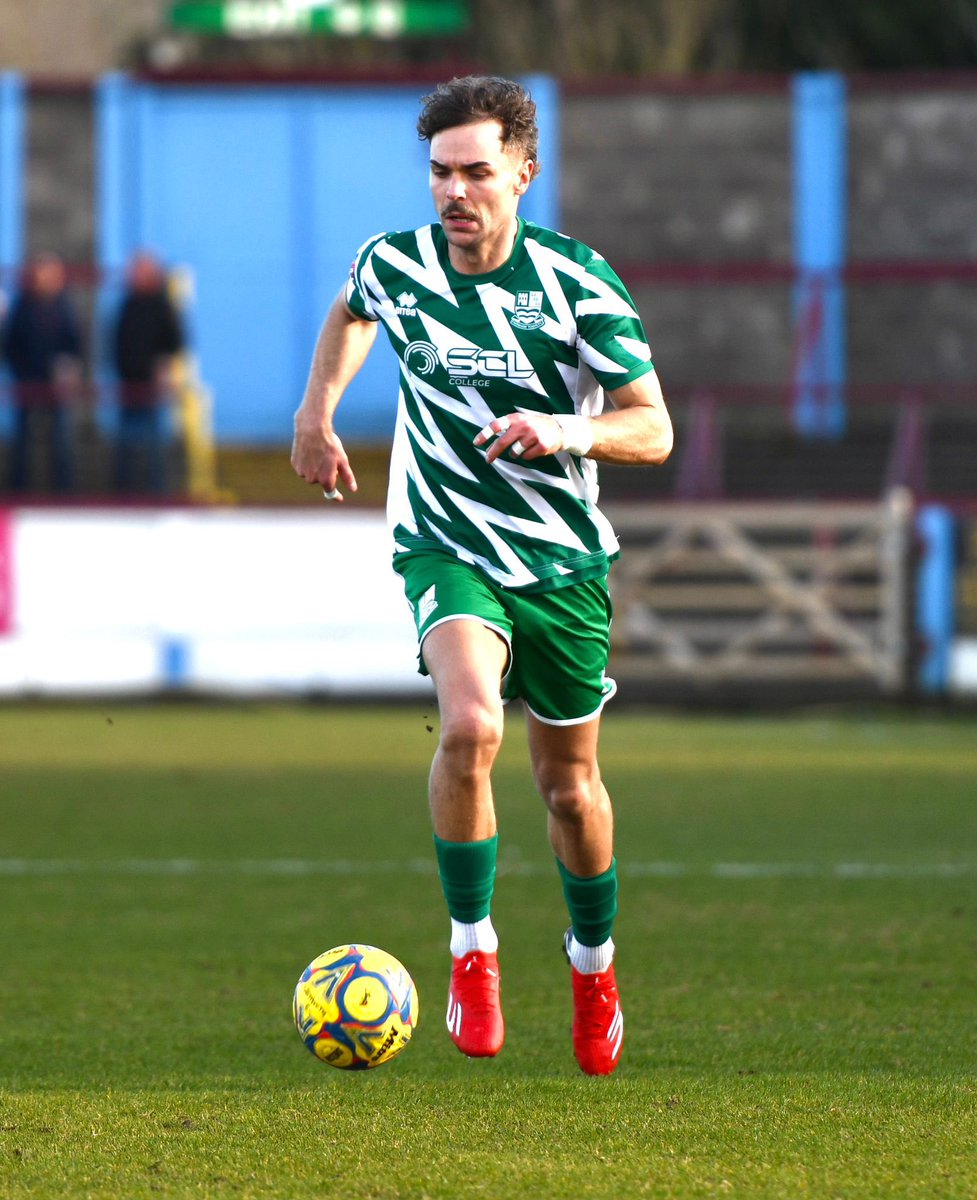 Farnham Town FC tweet media