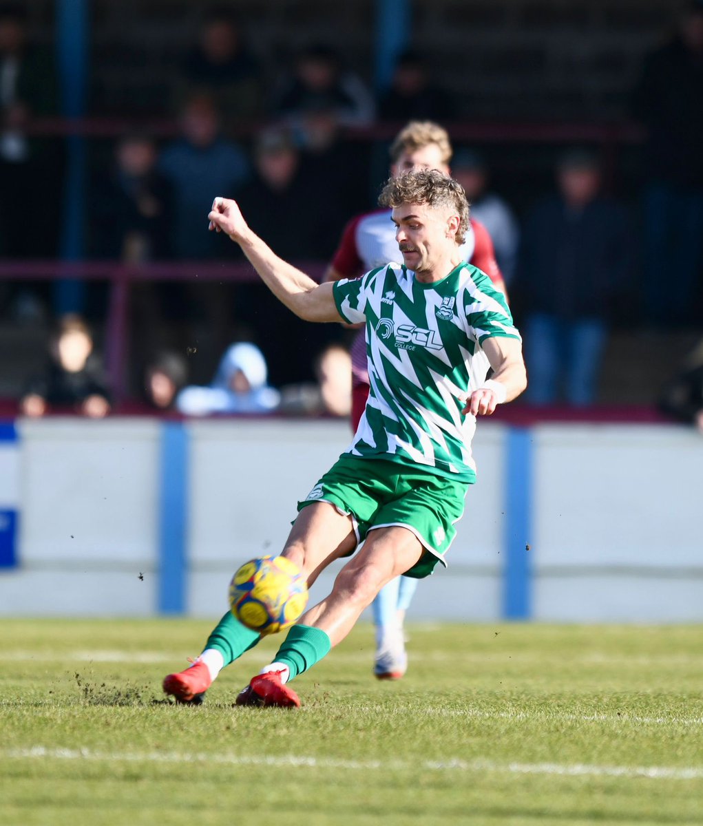 Farnham Town FC tweet media
