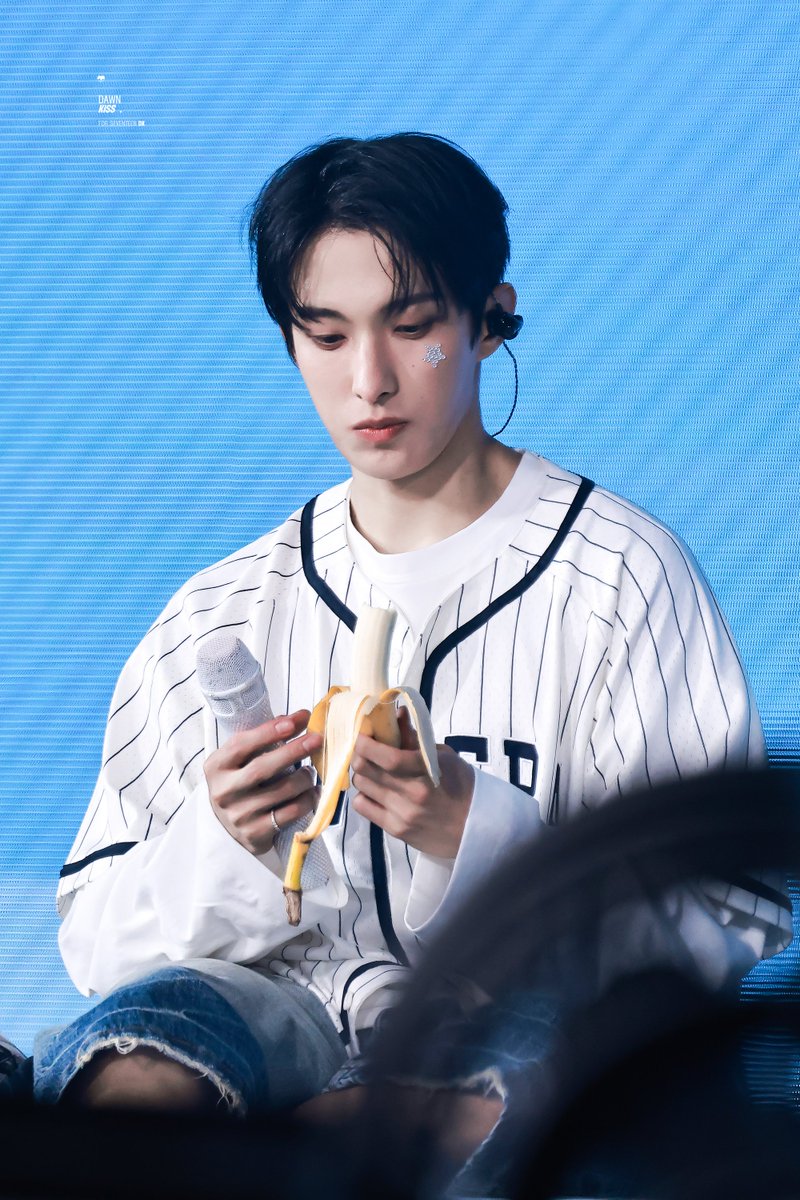 DawnKiss97218's tweet photo. 260228 SEVENTEEN WORLD TOUR [NEW_] IN Hong Kong Day 1 HD

🍌
#SEVENTEEN #DK #도겸 
#이석민 #ドギョ厶
@pledis_17 https://t.co/H9ZxmuD8ax