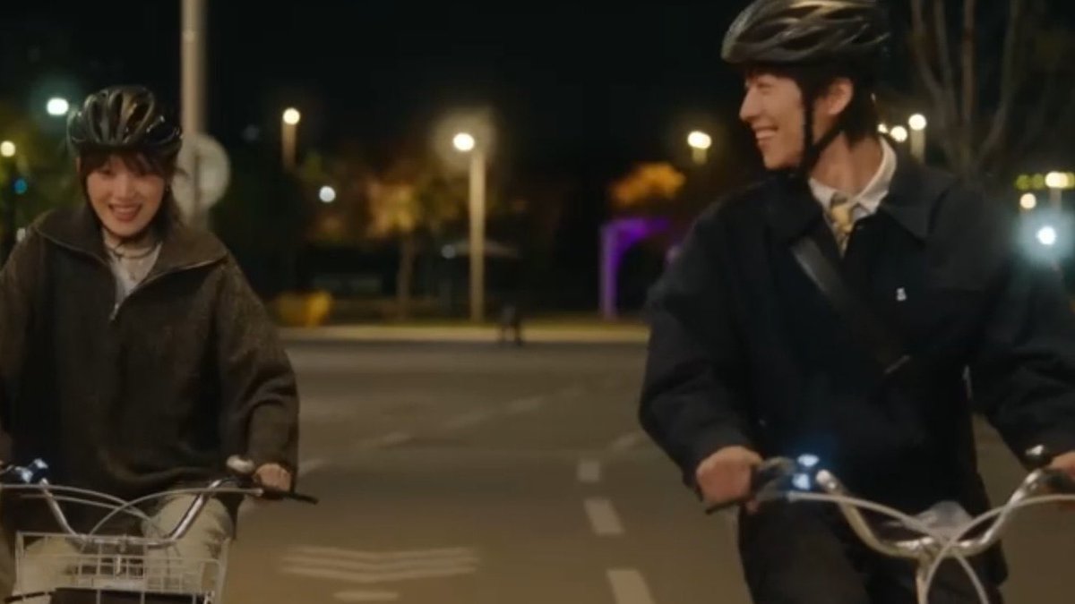 Liz 🌻 tweet media