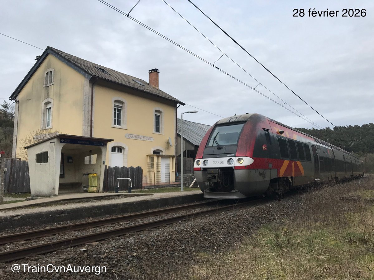 TrainCvnAuvergn's tweet photo. L'InterCités 15941
🚆@Train_Aubrac (Clermont-Ferrand) Neussargues ➡️ Béziers, assuré en AGC quadri-caisses aux couleurs de l'ex-région Languedoc-Roussillon, en gare de Campagnac - Saint-Geniez (Aveyron).
#LigneDesCausses
@SNCFTERAURA
@Lio_Train_Sncf
@pnr_gc https://t.co/bVTteyKfsx