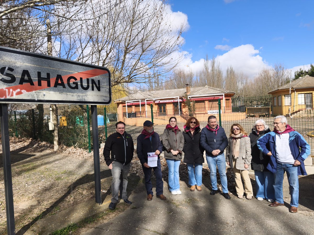 🏥 UPL lamenta que el compromiso de la Junta y el PP con la sanidad rural sea de 20 años de promesas y esperas para disponer en Sahagún de un nuevo centro de salud.

Los números 2, 3 y 5, <a href="/luismasr/">Luis Mariano Santos 🦁</a>, Rosa Quintanilla y Lara Pintor visitaron este sábado la villa.

#DefiendeLoTuyo🦁