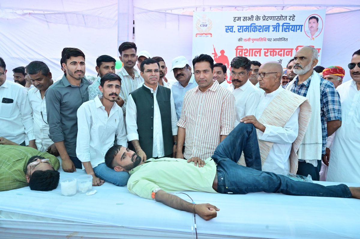 आज बीकानेर के नोखा रोड़ स्थित भीनासर में आयोजित पंचायतीराज व नगर निकाय सम्मेलन एवं स्व. रामकिशन जी सियाग की 15वीं पुण्यतिथि के उपलक्ष्य में आयोजित विशाल रक्तदान शिविर में शामिल हुआ।

कार्यक्रम में देवतुल्य जनता को सम्बोधित करने के साथ रक्तदान करने वाले रक्त वीरों की हौंसला अफ़जाई