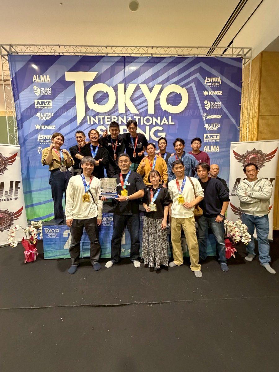 H87toshi's tweet photo. Tokyo International Spring Jiu Jitsu Championship 2026マスター51オープンに参戦し、2試合勝利して優勝することができました。茶帯デビュー戦でしたが、良い結果を残すことができて安心しています。会員様たちの頑張りもあり、マスター部門の団体表彰では2位を獲得！皆様おめでとうございます。 https://t.co/PKqcGZ2PG0