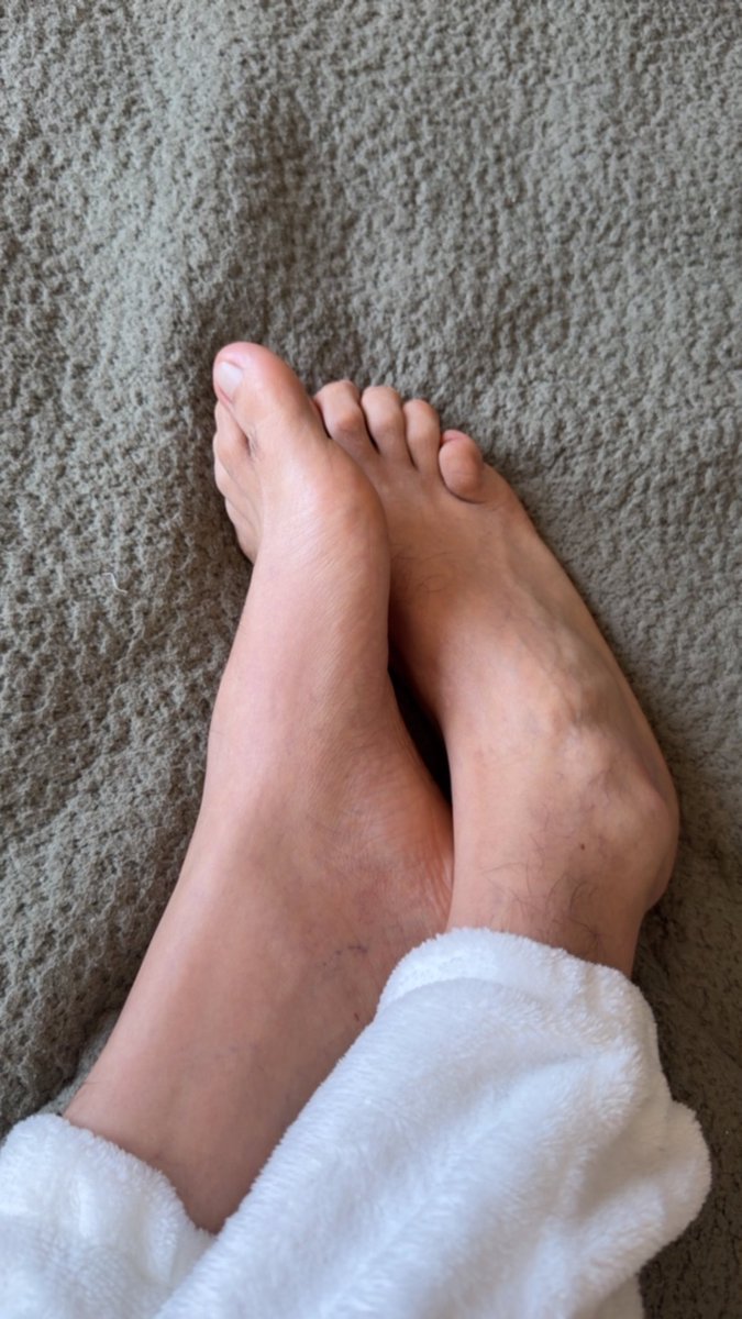 ocampo_robert's tweet photo. #feetfetısh #SaturdayMood #foot https://t.co/LArlOO68Kw