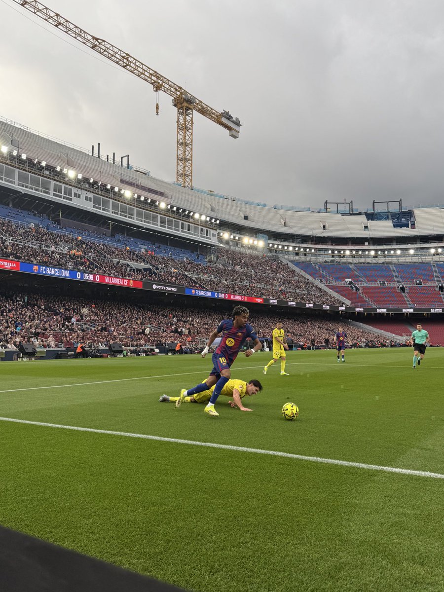 lluis7bou's tweet photo. Está Neymar jugando a lo que le da la gana hoy en el Camp Nou.

Qué animal. Completamente desatado. https://t.co/5SbHbUQuDi