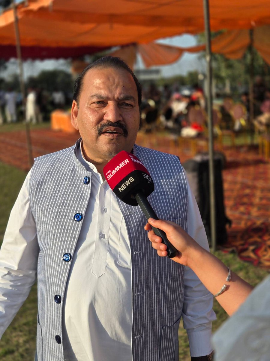 RakeshPrashar_'s tweet photo. ਸਮਰ ਨਿਊਜ਼ ਕ੍ਰਿਕਟ ਕੱਪ ਮੌਕੇ ਅੱਜ ਹੋਏ ਜ਼ਬਰਦਸਤ ਮੁਕਾਬਲੇ ਦੌਰਾਨ ਮੈਦਾਨ ਵਿੱਚ ਖੇਡ ਜਜ਼ਬਾ ਦੇਖਣਯੋਗ ਰਿਹਾ। ਦੋਵੇਂ ਟੀਮਾਂ ਨੇ ਬੇਹਤਰੀਨ ਪ੍ਰਦਰਸ਼ਨ ਕੀਤਾ, ਪਰ ਆਪ ਐਵੇਂਜਰਸ ਨੇ ਕਾਬਲੇ-ਤਾਰੀਫ਼ ਖੇਡ ਦਿਖਾਉਂਦੇ ਹੋਏ ਫਾਈਨਲ ਲਈ ਆਪਣੀ ਜਗ੍ਹਾ ਪੱਕੀ ਕੀਤੀ। ਟੀਮ ਨੂੰ ਇਸ ਉਪਲਬਧੀ ਲਈ ਦਿਲੋਂ ਵਧਾਈ ਅਤੇ ਫਾਈਨਲ ਮੈਚ ਲਈ ਸ਼ੁਭਕਾਮਨਾਵਾਂ। https://t.co/zmsWtB1Wsq