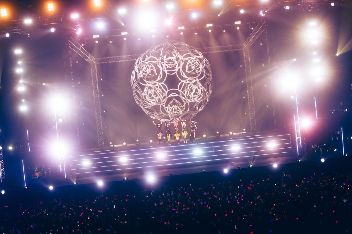 V.W.P 4th ONE-MAN LIVE
『 #VWP現象4 -反転運命- 』

ありがとうございました !!!!!

わたし達の5年間の集大成を
この場所で形に出来て
最高の一瞬一瞬の連続でした🏟️🎗️

大好きな５人と、観測してくれた全員で
忘れられない光景で繋がり合えたのは
ひとえに皆さんの暖かい応援のおかげです。