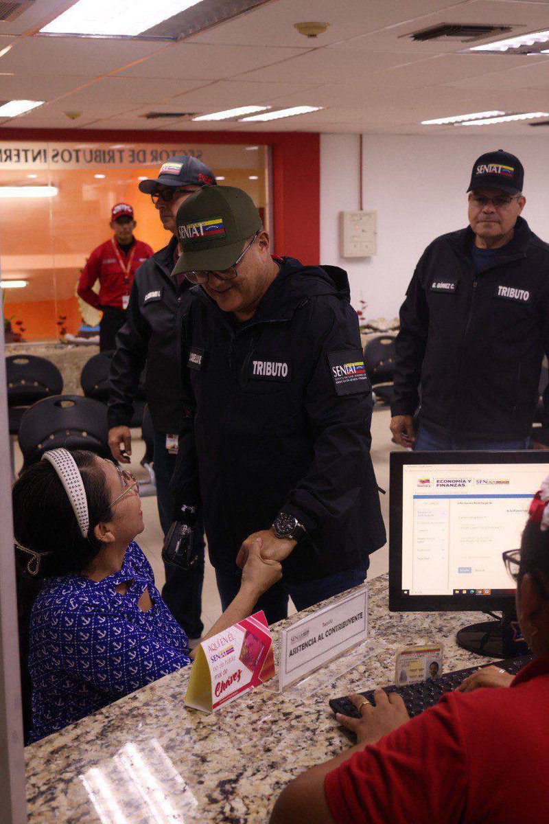 SENIAT_Oficial's tweet photo. ¡MÁS TRABAJO EFECTIVO! 🇻🇪❤️

El #SENIAT avanza con convicción y vocación de servicio a la consolidación de un sistema tributario efectivo y robustecido en el marco de las 7 Transformaciones que garantizan al pueblo venezolano la mayor suma de felicidad social. https://t.co/IosE8IU8bK
